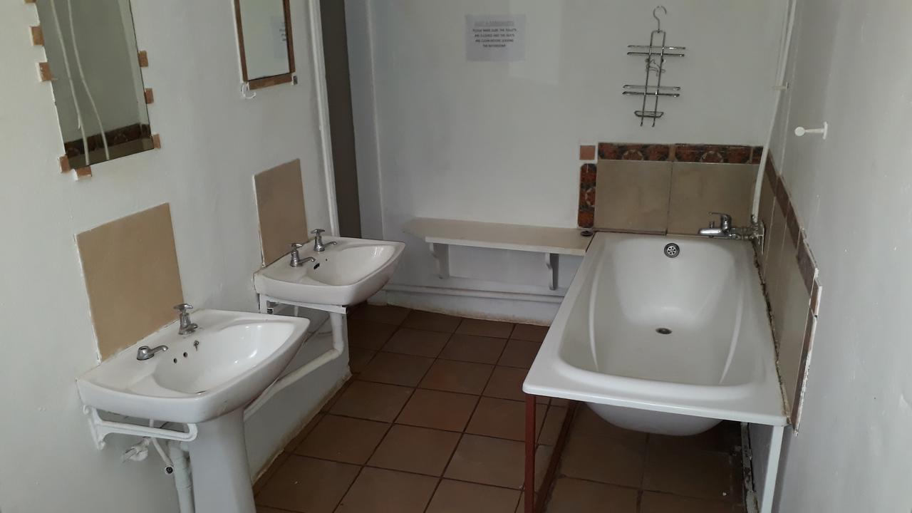 Paljas Backpackers Hotel Potchefstroom Kültér fotó