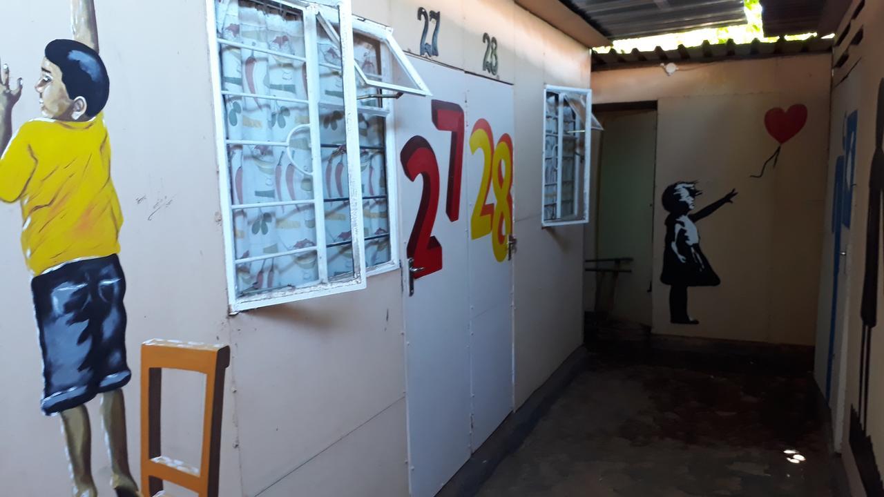 Paljas Backpackers Hotel Potchefstroom Kültér fotó